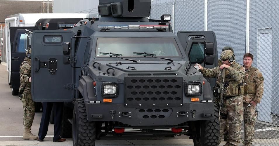Heavily armed and camouflaged police officers stand by their armored vehicle on November 4, 2016 in Wilmington, Ohio. (Photo: Chip Somodevilla/Getty Images)