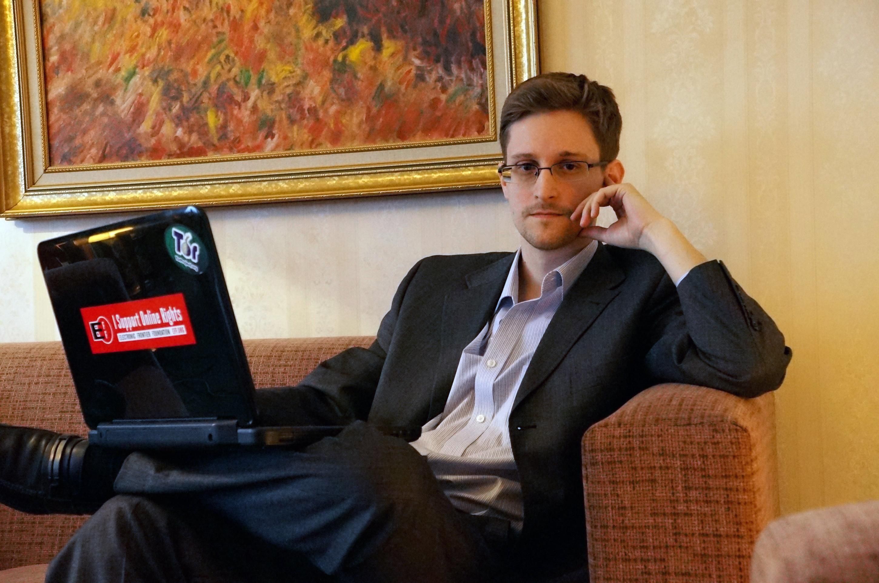 Former intelligence contractor Edward Snowden poses for a photo during an interview in an undisclosed location in December 2013 in Moscow, Russia. (Photo: Barton Gellman via Getty Images)