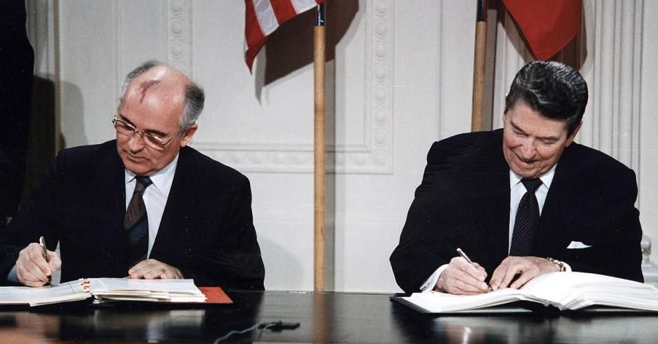 Soviet leader Mikhail Gorbachev and U.S. President Ronald Reagan