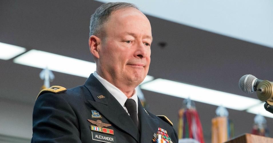 Former director of the NSA Keith Alexander speaking at his retirement ceremony. (Photo: flickr/cc/Chairman of the Joint Chiefs of Staff) 