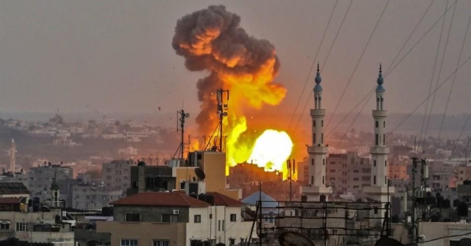 A fireball explodes in Gaza City during Israeli bombardment on July 20, 2018. Israeli aircraft and tanks hit targets throughout the Gaza Strip. (Photo: Bashar Taleb/AFP via Getty Images)