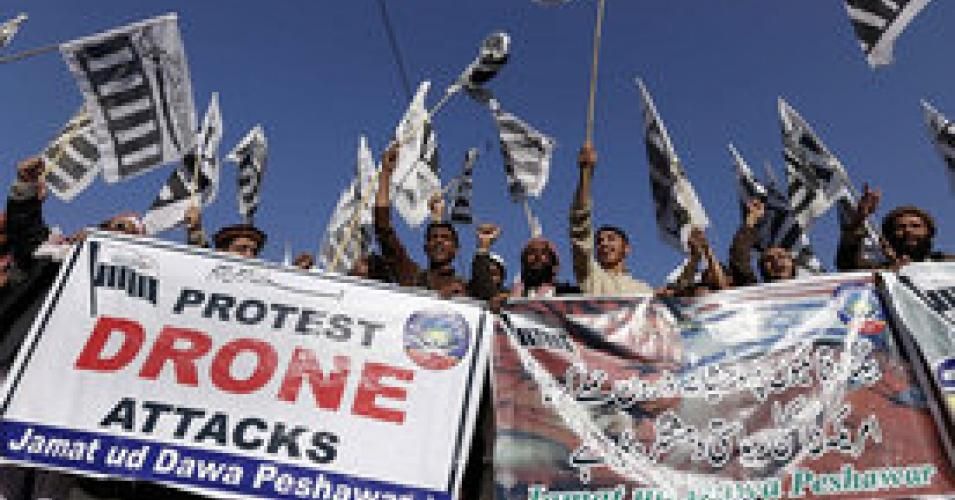 Pakistani protesters carry banners and shout anti-US slogans during a demonstration against US drone strikes in Pakistan's tribal region, in Peshawar on November 29, 2013.