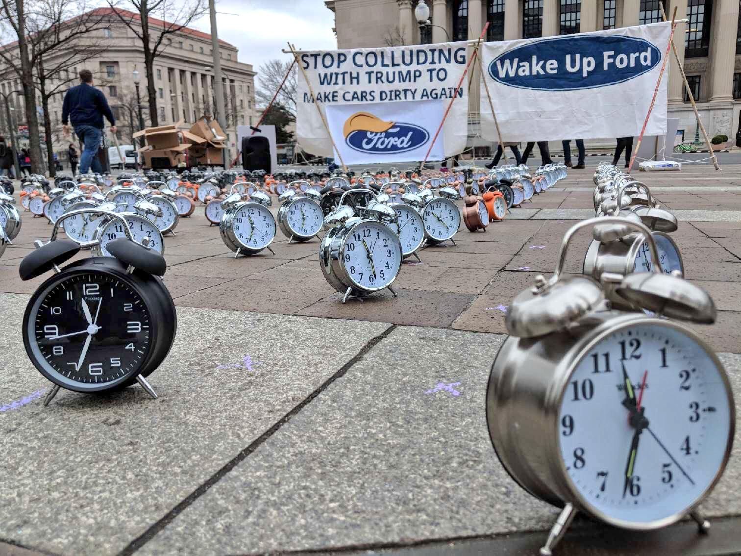 Alarm clocks outside Ford headquarters in Washington, D.C. demand the auto company "stop colluding with Trump." (Photo: Public Citizen)