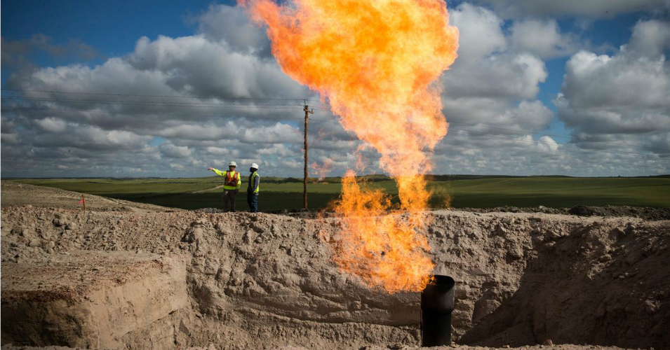 A gas flare is seen at an oil well site on July 26, 2013 outside Williston, North Dakota. (Photo: Andrew Burton/Getty Images)