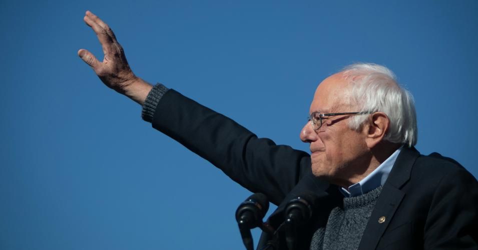 Sen. Bernard Sanders (I-Vt.) during the event dubbed "Bernie's Back Rally" comes as Sanders returns to campaigning after suffering a heart attack earlier this month. An estimated 26,000 people attended. (Photo: Michael Nigro/Pacific Press/LightRocket via Getty Images)