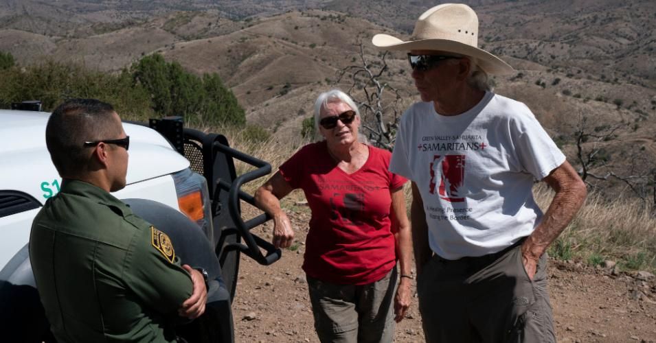 Laurel Grindy and Paul Nixon, both volunteers with Green Valley-Sahuarita Samaritans, a group that offers humanitarian aid to migrants in the Arizona-Sonora borderlands shared by the U.S. and Mexico, speak to a Border Patrol agent who was manning surveillance equipment near Nogales on July 14, 2019. (Photo: Daniel Woolfolk for AFP/via Getty Images)