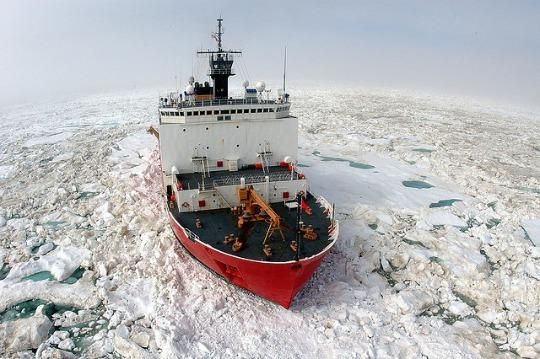 A U.S. Coast Guard vessel in the Arctic in Barrow, Alaska. (Photo: U.S. Coast Guard/Petty Officer Prentice Danner)