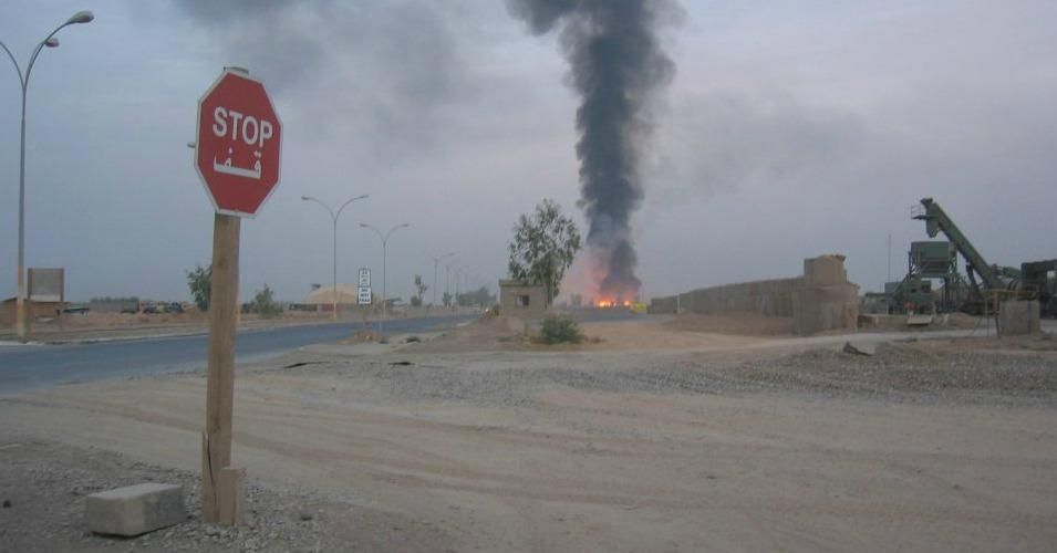 A burn pit in Balad, Iraq. (Photo: Ryan Lackey/cc/flickr)