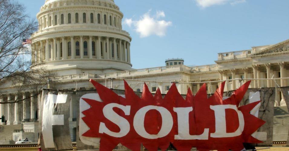 Campaign finance reform advocates protest outside the Capitol building in Washington D.C., 2011. (Photo: takomabibelot/cc/flickr)