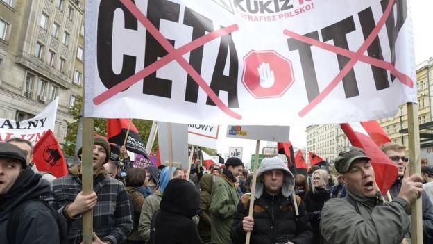 Protesters marched against toxic trade deals CETA and TTIP in Warsaw, Poland on 15 October. (Photo: AP)