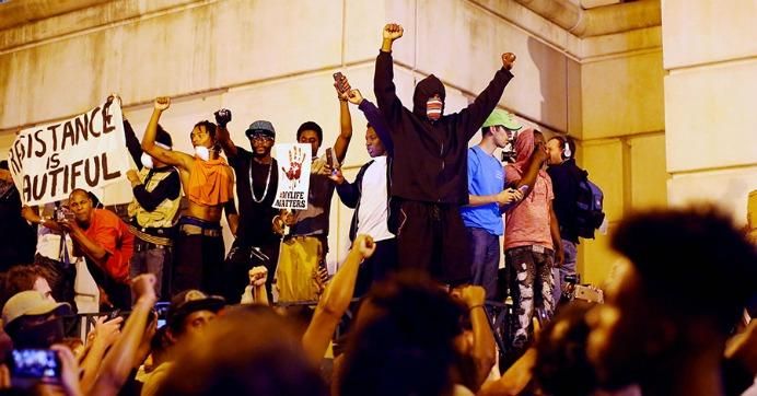 Protesters shout for the videos of the shooting from the steps of the police station during another night of protests over the police shooting of Keith Lamont Scott in Charlotte, North Carolina, U.S. September 22, 2016. (Photo: Mike Blake/ Reuters)