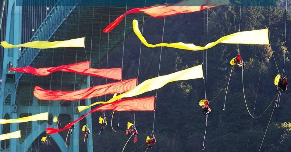  Over 34 hours later, activists on remain on the St. John's Bridge. (Photo: Greenpeace USA)