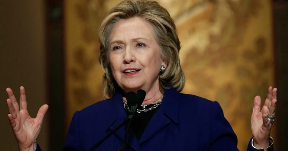 "At a time when American Muslims are facing a surge in violent hate crimes, we are asking you to hold your own campaign accountable," groups wrote to former secretary of state Hillary Clinton. (Photo: Win McNamee/Getty)