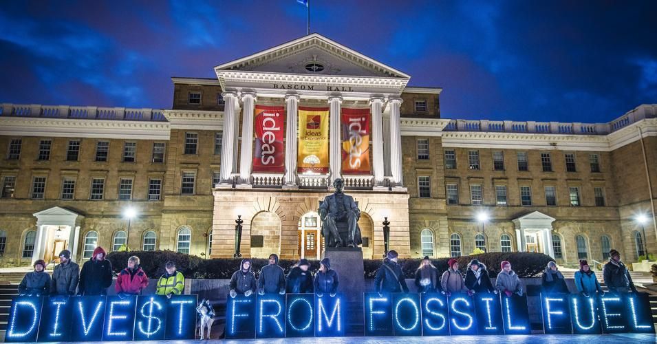 Climate campaigners in Madison, Wisconsin demonstrate in support of fossil fuel divestment on April 4, 2014. (Photo: depthandtime/flickr/cc)