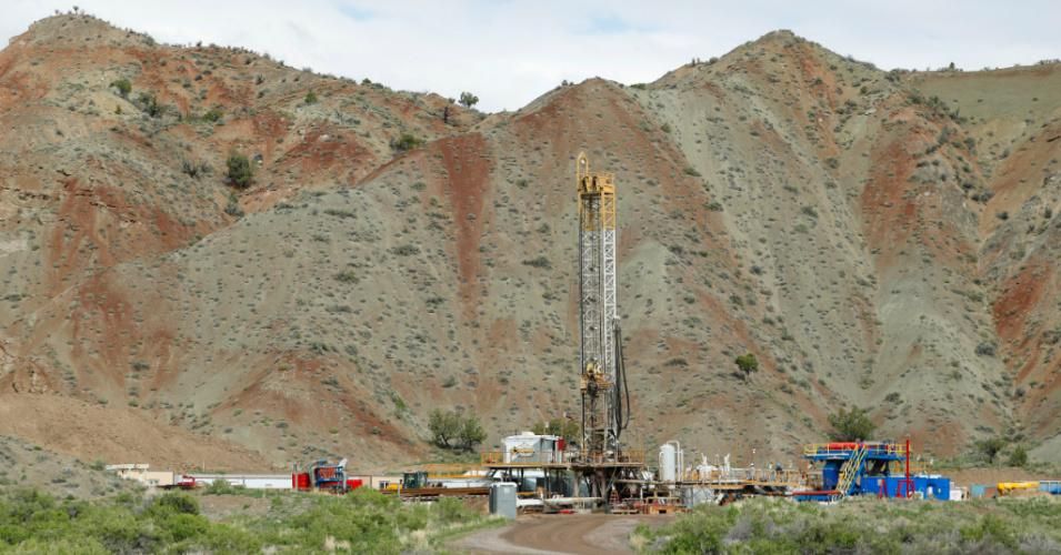 An oil drilling rig operates on May 10, 2017 outside Richfield, Utah. (Photo: George Frey/Getty Images)