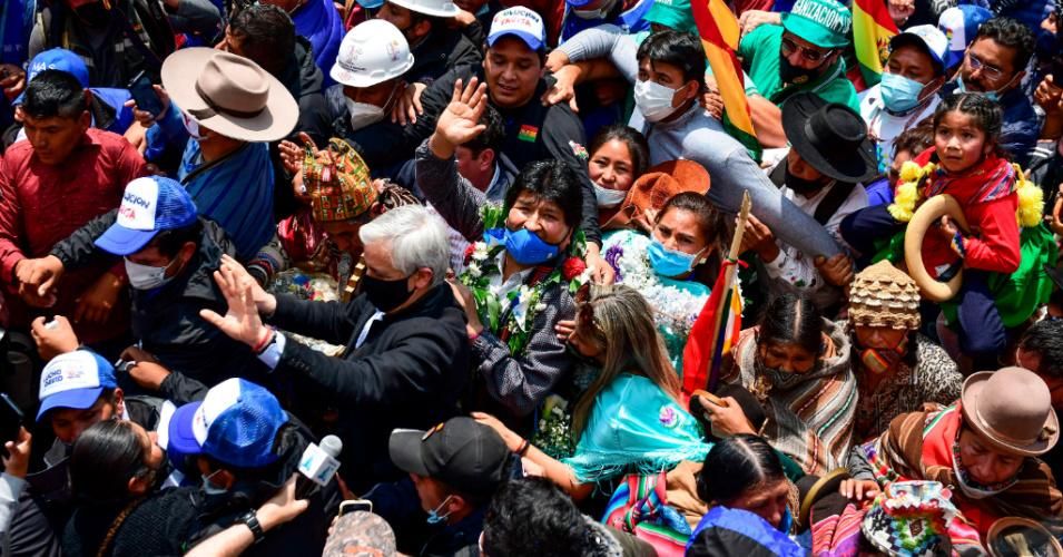 Bolivia's former president Evo Morales waves in Villazón, Bolivia on November 9, 2020 upon returning to his country from exile in Argentina, where he had sought refuge after a right-wing coup one year ago. (Photo: Ronaldo Schemidt/AFP via Getty Images)