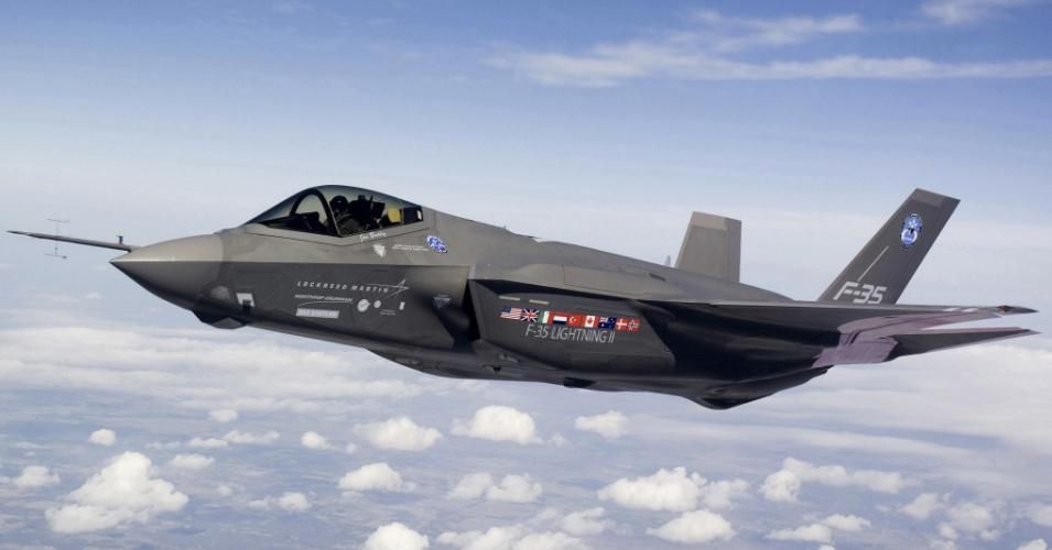 F-35 test aircraft AA-1 undergoes flight test over Fort Worth, Texas. (Photo: Lockheed Martin/flickr/cc)