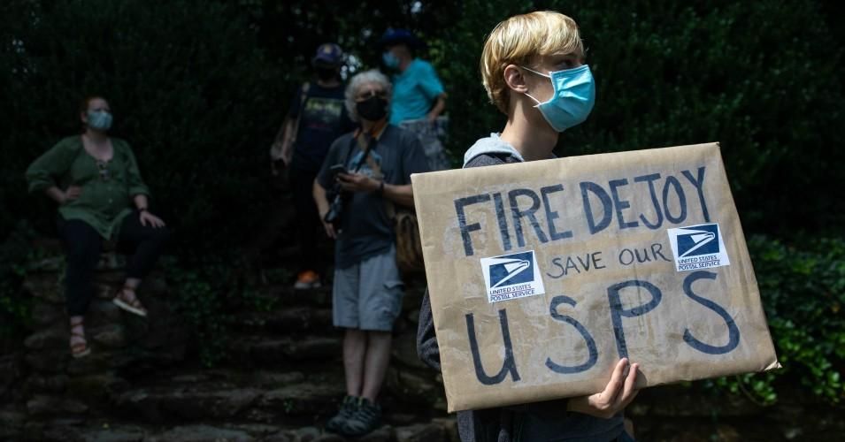 A group of protestors hold a demonstration in front of Postmaster General Louis DeJoy's home in Greensboro, North Carolina on August 16, 2020. (Photo: Logan Cyrus/AFP via Getty Images)