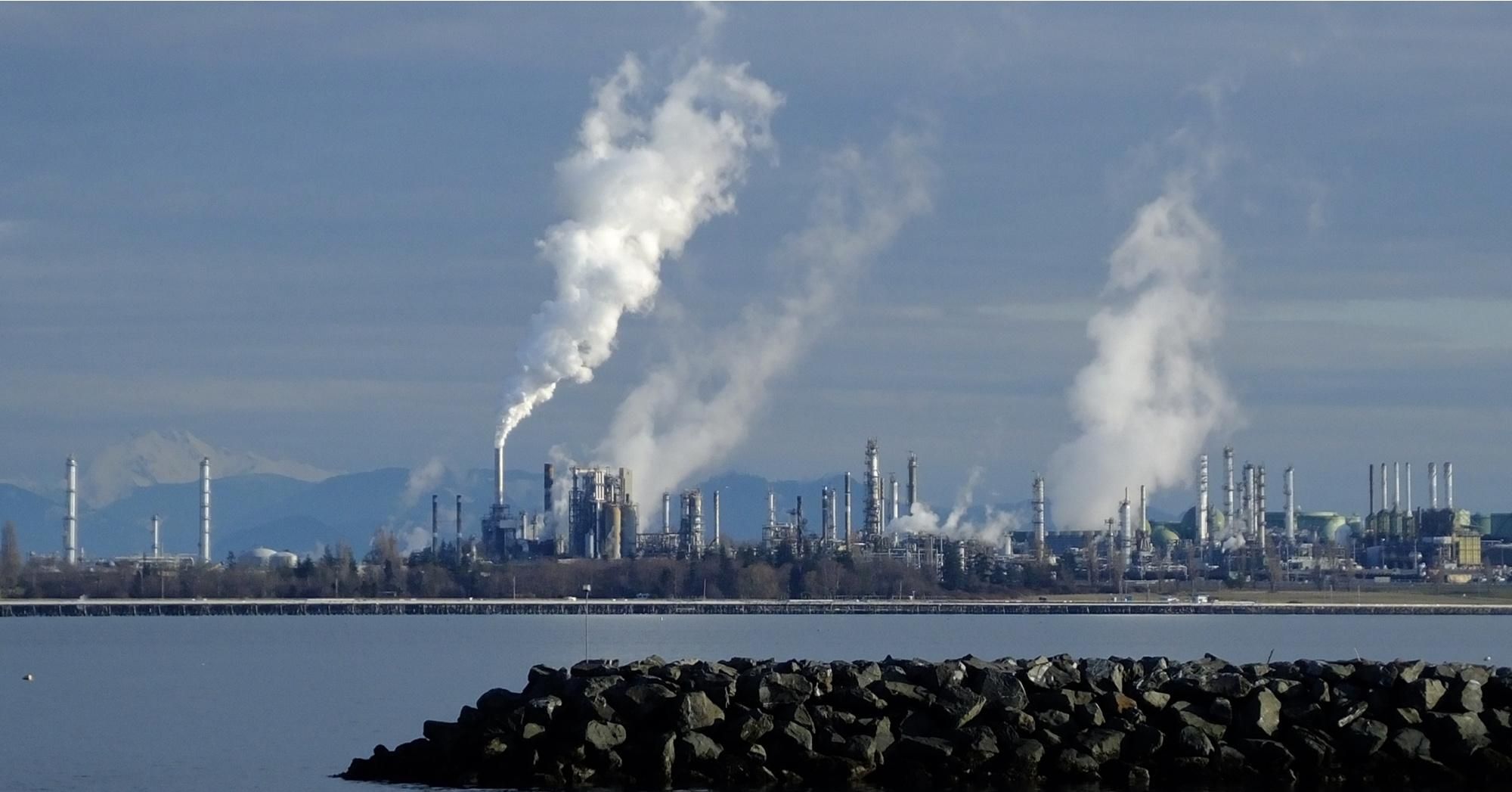 View of the Tesoro Anacortes oil refinery in Skagit County, Washington on January 15, 2017. (Photo: Linda, Fortuna future/Flickr/cc)