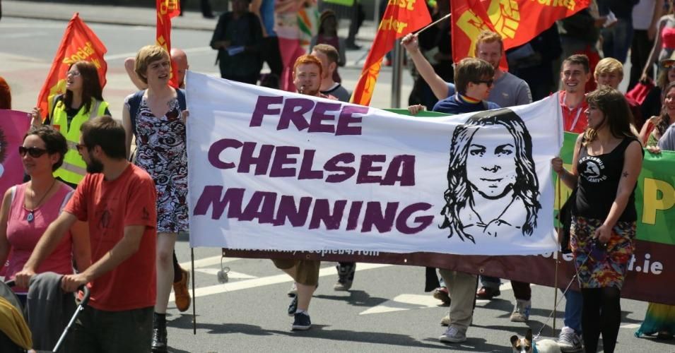 Free Chelsea Manning banner