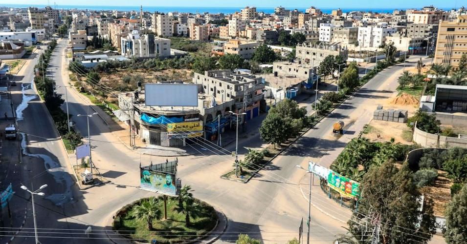 Empty streets are a sign of the times throughout Gaza, which is living under a government-imposed coronavirus curfew. (Photo: Mahmud Hams/AFP/Getty Images)