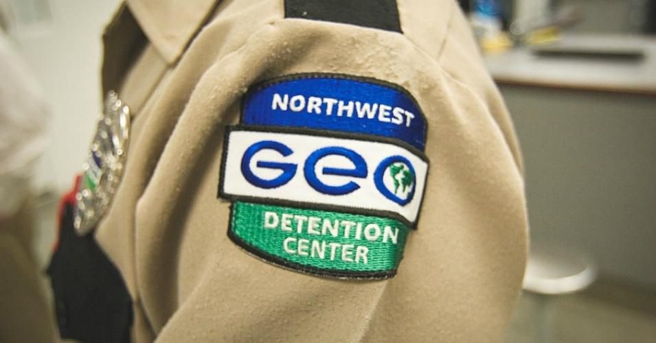 A guard at the Northwest Detention Center, which is operated by private prison corporation GEO Group, on contract from Immigration and Customs Enforcement. (Photo: Alex Stonehill)