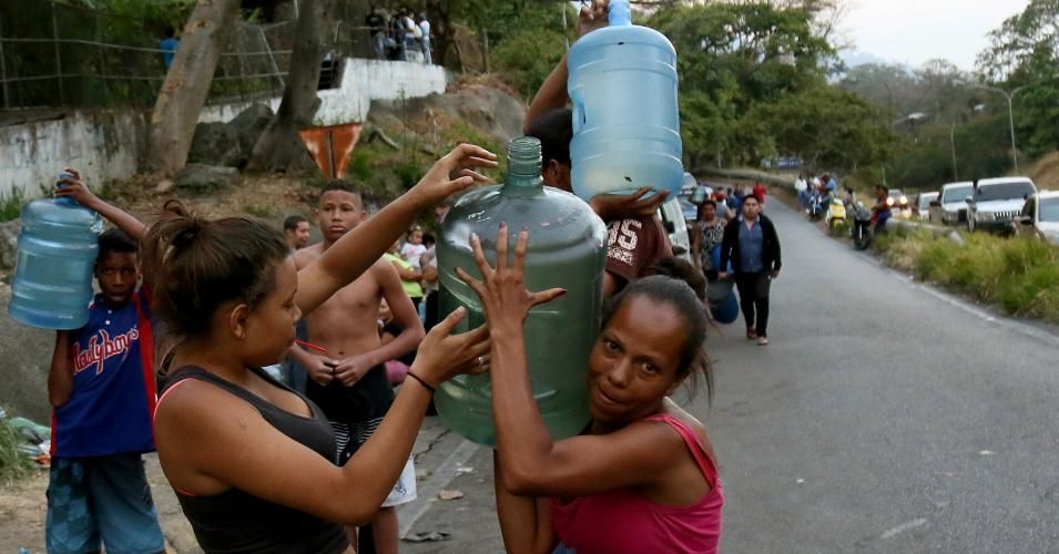 Venezuelans seeking water during blackout