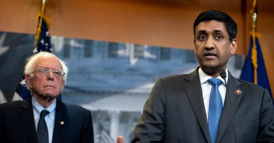 U.S. Rep. Ro Khanna (D-Calif.) and Sen. Bernie Sanders (I-Vt.) have worked been among the most vocal congressional critics of U.S. support for the Saudi-led war in Yemen. (Photo: Saul Loeb/AFP/Getty Images)