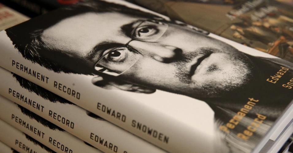 <em>Permanent Record</em> by Edward Snowden is displayed on a shelf at Books Inc. on September 17, 2019 in San Francisco, California. The U.S. Justice Department filed suit against Snowden, alleging the book violates nondisclosure agreements. (Photo: Justin Sullivan/Getty Images)