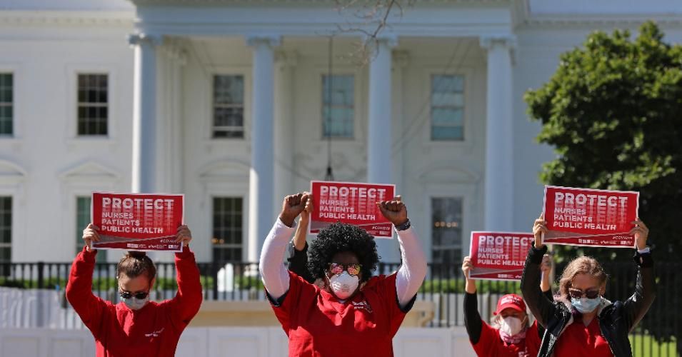 Members of National Nurses United observe a moment of silence for nurses who died from Covid-19 while demonstrating in Lafayette Park across from the White House on May 7, 2020 in Washington, D.C.