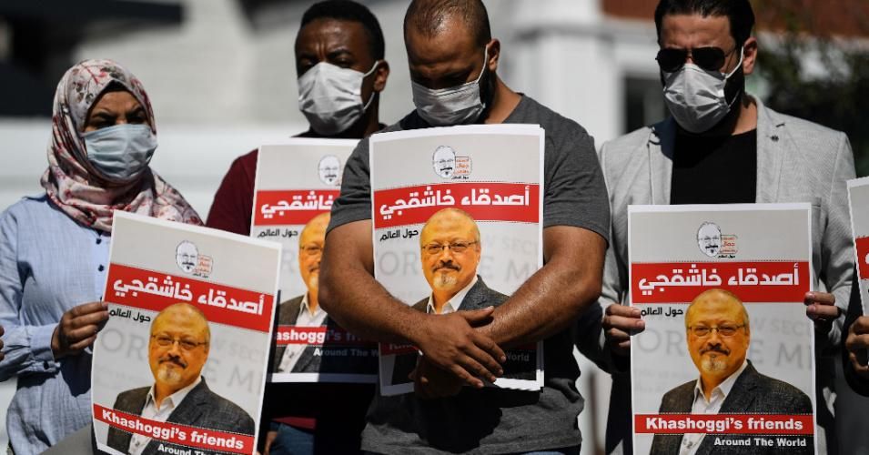 Friends of murdered Saudi journalist Jamal Khashoggi hold posters bearing his picture as they attend an event marking the second-year anniversary of his assassination in front of Saudi Arabia's consulate in Istanbul on October 2, 2020. (Photo: Ozan Kose/AFP via Getty Images)