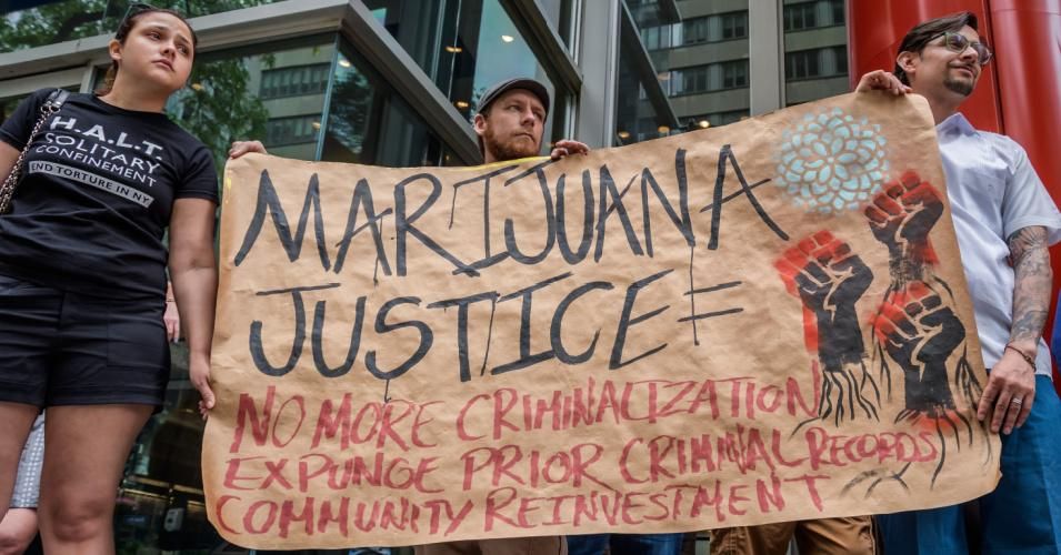 Demonstrators rallied outside New York Gov. Andrew Cuomo's office in Manhattan calling for the Democrat to support the Marijuana Regulation and Taxation Act on June 16, 2019. (Photo: Erik McGregor/LightRocket via Getty Images)