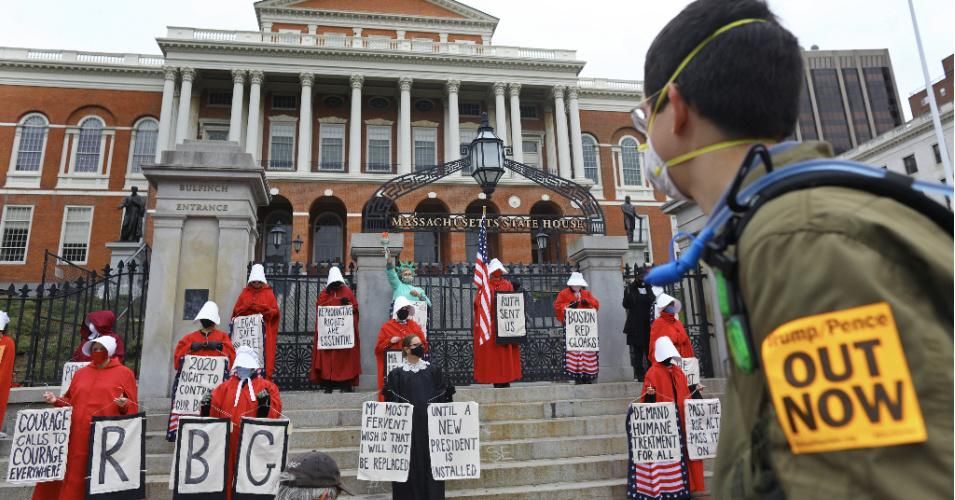 Along with the nationwide #RuthSentUs action, the Boston Red Cloaks staged a protest on the steps of the Massachusetts State House in Boston on October 25, 2020 to oppose plans to replace Supreme Court Justice Ruth Bader Ginsburg and ask lawmakers to pass the ROE Act. (Photo: Pat Greenhouse/The Boston Globe via Getty Images)