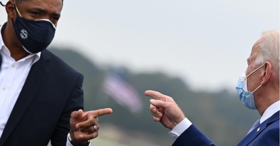 Then-Democratic presidential candidate Joe Biden was greeted by U.S. Congressman Cedric Richmond (D-La.) as he arrived in Columbus, Georgia, on October 27, 2020. (Photo: Jim Watson/AFP via Getty Images)