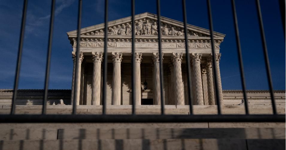 Police barricades stand in front of the U.S. Supreme Court on December 11, 2020 in Washington, D.C. (Photo: Stefani Reynolds/Getty Images)