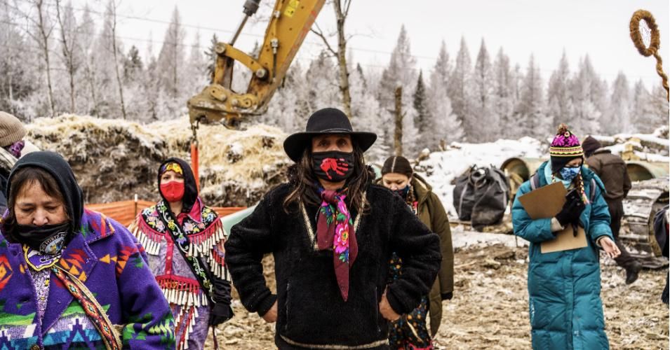 Environmental activist Winona LaDuke (C) and water protectors stand in front of the construction site for the Line 3 oil pipeline near Palisade, Minnesota, on January 9, 2021. (Photo: Kerem Yucel/AFP via Getty Images)