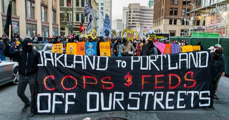 Protesters march in support of Portland demonstrators on July 25, 2020 in Oakland, California. (Photo: Natasha Moustache/Getty Images)
