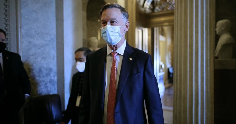 Sen. John Hickenlooper (D-Colo.) leaves the Senate Chamber during a procedural vote at the U.S. Capitol January 28, 2021 in Washington, D.C. (Photo: Chip Somodevilla/Getty Images)