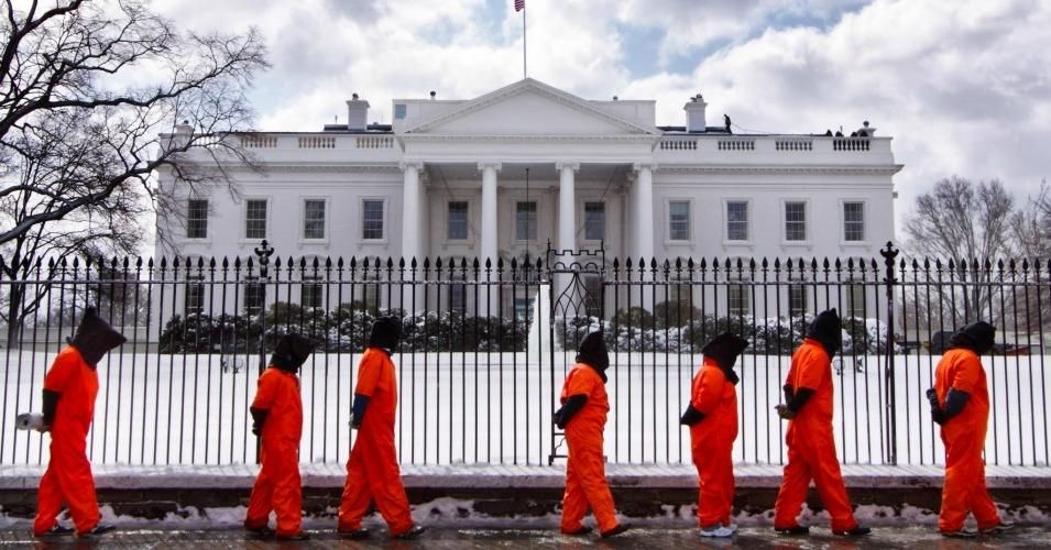 <p>Protesters march in front of the White House to call for the closure of Guantánamo Bay military prison. (Photo: <a href="https://www.flickr.com/photos/gregfoster/3378018795/">Greg Foster</a>/flickr/cc)</p>