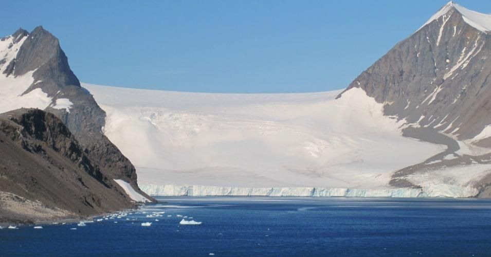 Hope Bay glacier, 2012. (Photo: Travellers & Tinkers/Wikimedia/cc)