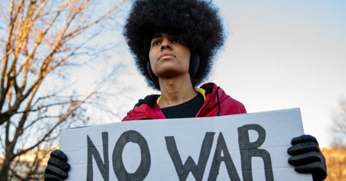 Nora, 24, from Washington, D.C., stands outside of the White House on January 8, 2020. (Photo: Samuel Corum/Getty Images)