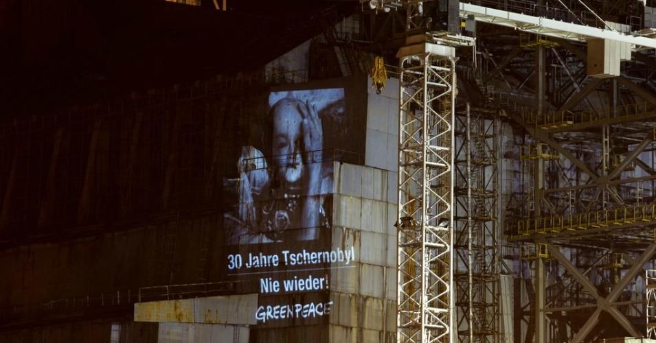 The human face of Chernobyl: Greenpeace project portraits of survivors onto damaged reactor. (Photo: Daniel Mueller/ Greenpeace)