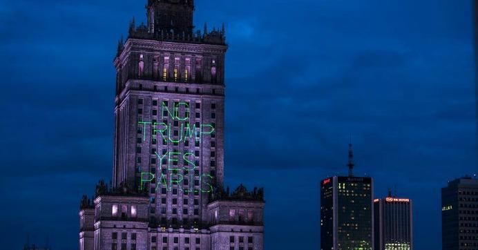 Greenpeace protested Donald Trump's arrival in Poland with the message "No Trump, Yes Paris." 