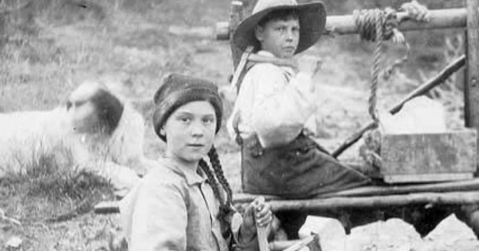 Children operating a rocker at a gold mine on Dominion Creek, Yukon Territory in 1898. The young girl in the foreground looks eerily similar to Swedish climate activist Greta Thunberg—with the resemblance setting off a wave of good-natured conspiracy theories. (Photo: University of Washington Libraries, Special Collections)