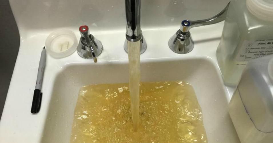 Tap water in a Flint hospital on Oct. 16, 2015. (Photo: Joyce Zhu / Flintwaterstudy.org)