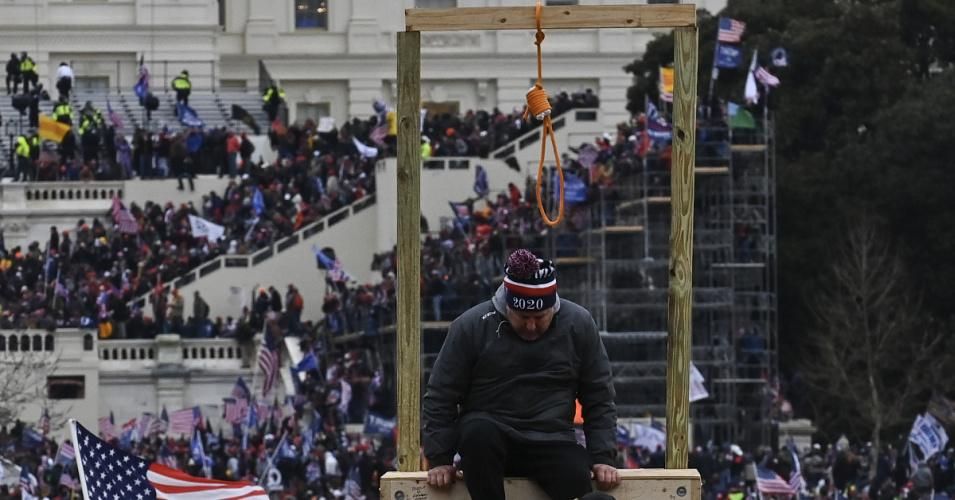  A man climbs down after being photographed with a noose during a protest calling for legislators to overturn the election results in President Donald Trump's favor at the U.S. Capitol on January 6, 2021 in Washington, D.C. (Photo: Ricky Carioti/The Washington Post via Getty Images)