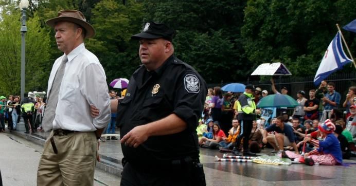 Dr. James Hansen is arrested on Sept. 27, 2010 during a protest calling for the abolition of mountaintop mining. (Photo: Rainforest Action Network/flickr/cc)