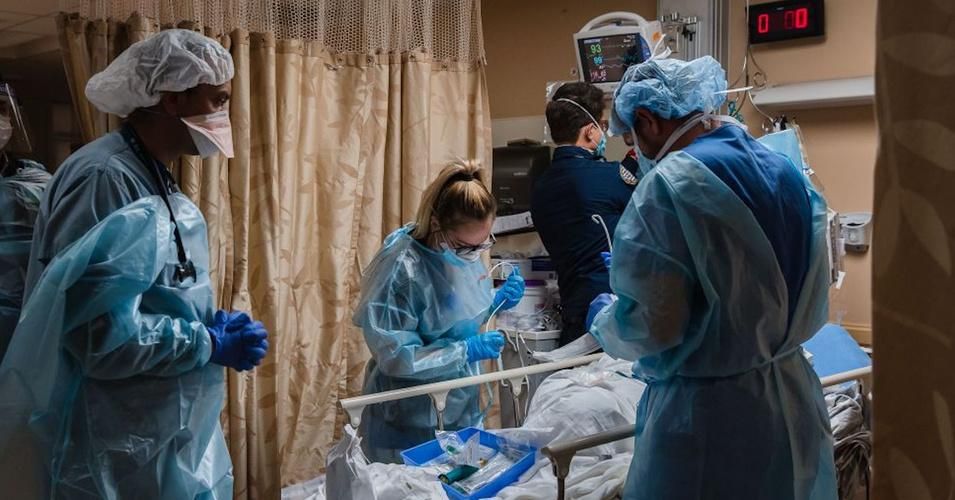 Hospitals across the U.S., like this one in Apple Valley, California, are overwhelmed with Covid-19 patients. (Photo: Ariana Drehsler/AFP via Getty Images)