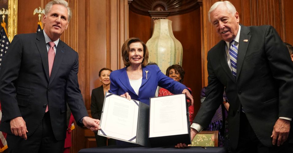 US Speaker of the House Nancy Pelosi (C) and Representatives Kevin McCarthy (L) and Steny Hoyer show the bill to the press after the House passed a $2 trillion stimulus bill, on March 27, 2020, at the US Capitol in Washington, DC - The House approved by a voice vote a $2.2 trillion rescue package, the largest economic stimulus package in American history, to aid a US economy and health care system battered by the coronavirus pandemic. (Photo: Alex Edelman/AFP/Getty Images) 