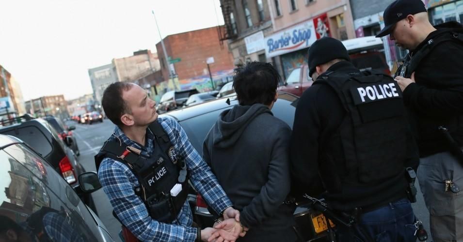 U.S. Immigration and Customs Enforcement (ICE) officers arrest an undocumented Mexican immigrant during a raid in the Bushwick neighborhood of Brooklyn on April 11, 2018 in New York City. (Photo: John Moore/Getty Images)